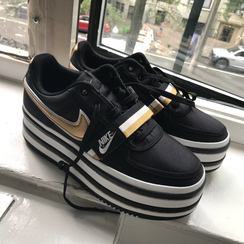 NIKE vandal 2k black and gold NEVER WORN